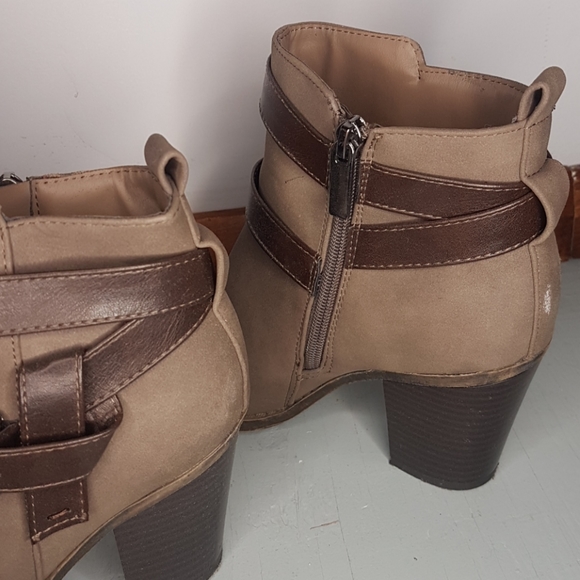 Brown ankle bootie - Picture 4 of 5